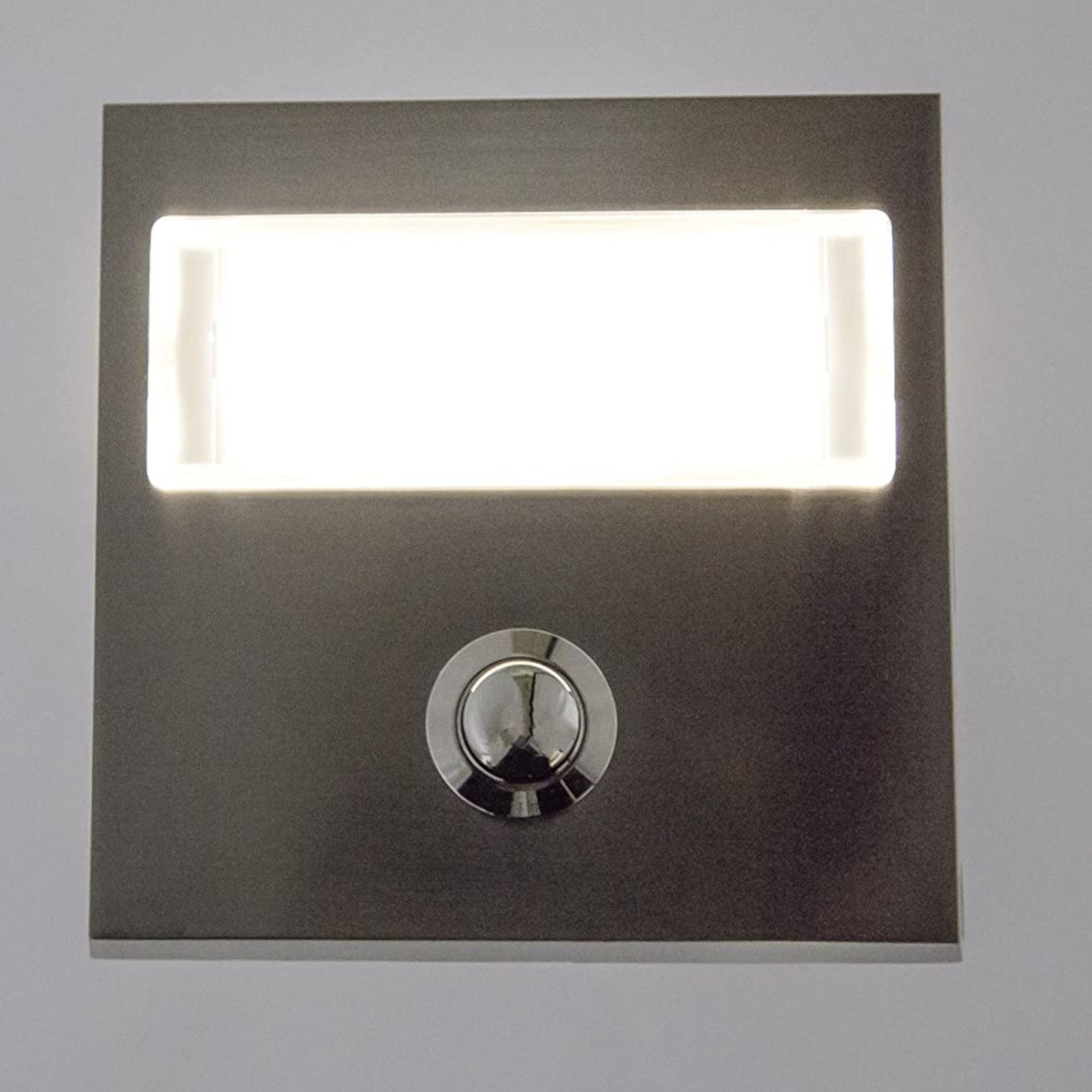 Klingeltaster Aufputzmontage Echtmetall - Türklingelknopf mit extra großem Namensschild, mit LED Hintergrundbeleuchtung, leuchtend
